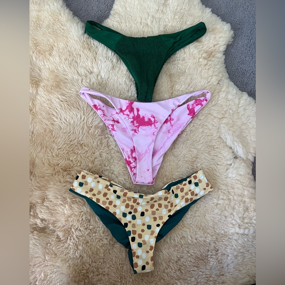 Bundle of 3 swim bottoms for size M-L gals!